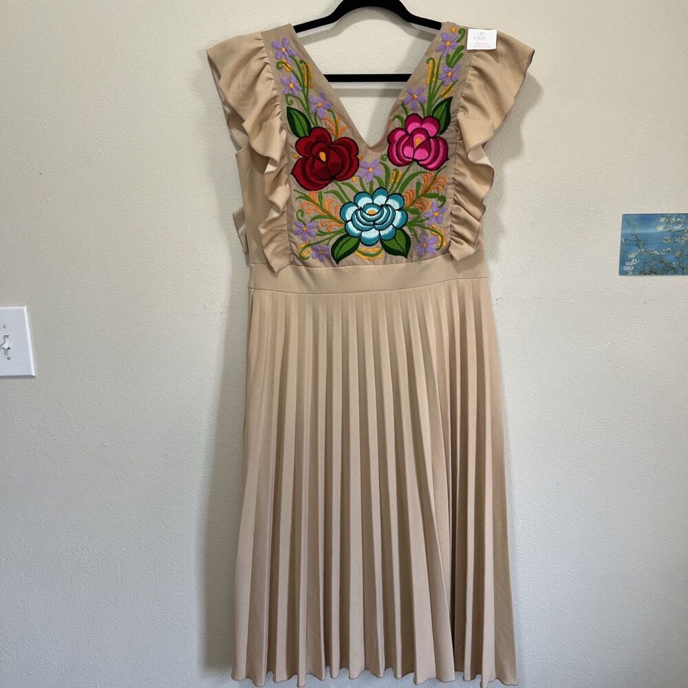 Women’s Embroidered Dress Tan Floral Pleated Sleeveless M - Picture 2 of 4